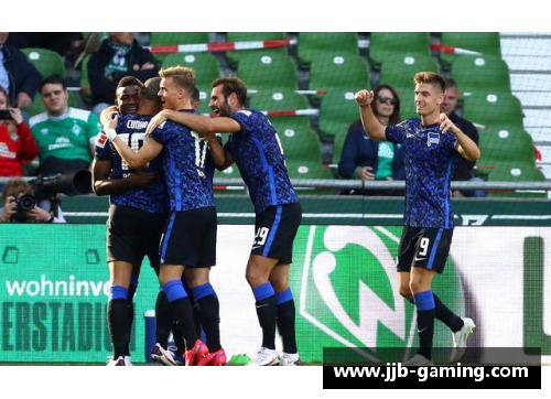 拜仁主场狂胜奥格斯堡，豪取六连胜 - 副本